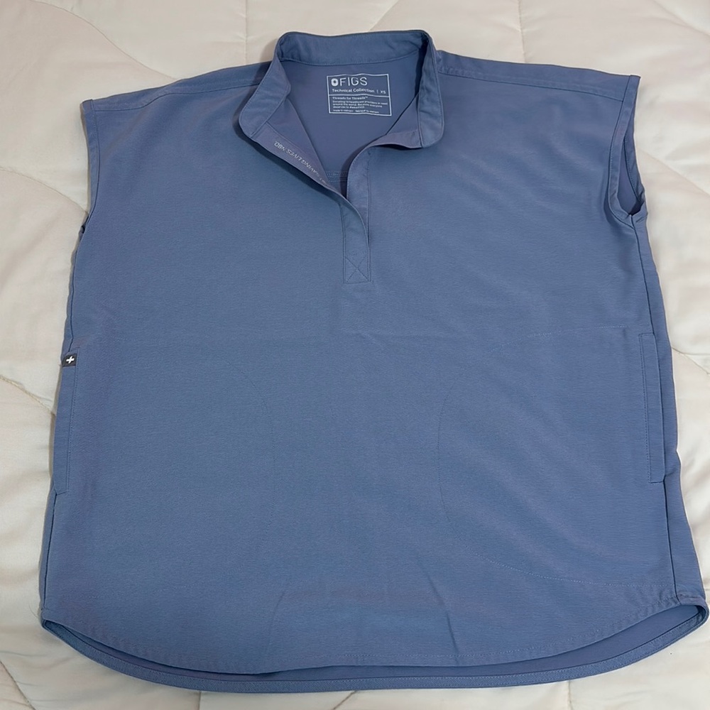 Figs scrub top